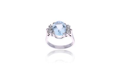 Anello con diamanti e acquamarina - Asta Preziosi Anello con diamanti e acquamarina - Asta Preziosi