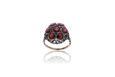 Anello con granati - Asta Preziosi Anello con granati - Asta Preziosi