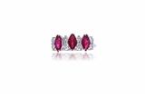 Damiani, anello trilogy con rubini e diamanti - Asta Preziosi Damiani, anello trilogy con rubini e diamanti - Asta Preziosi