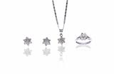 Demi parure composta da collana, ciondolo, anello e paio di orecchini con diamant - Asta Preziosi Demi parure composta da collana, ciondolo, anello e paio di orecchini con diamant - Asta Preziosi