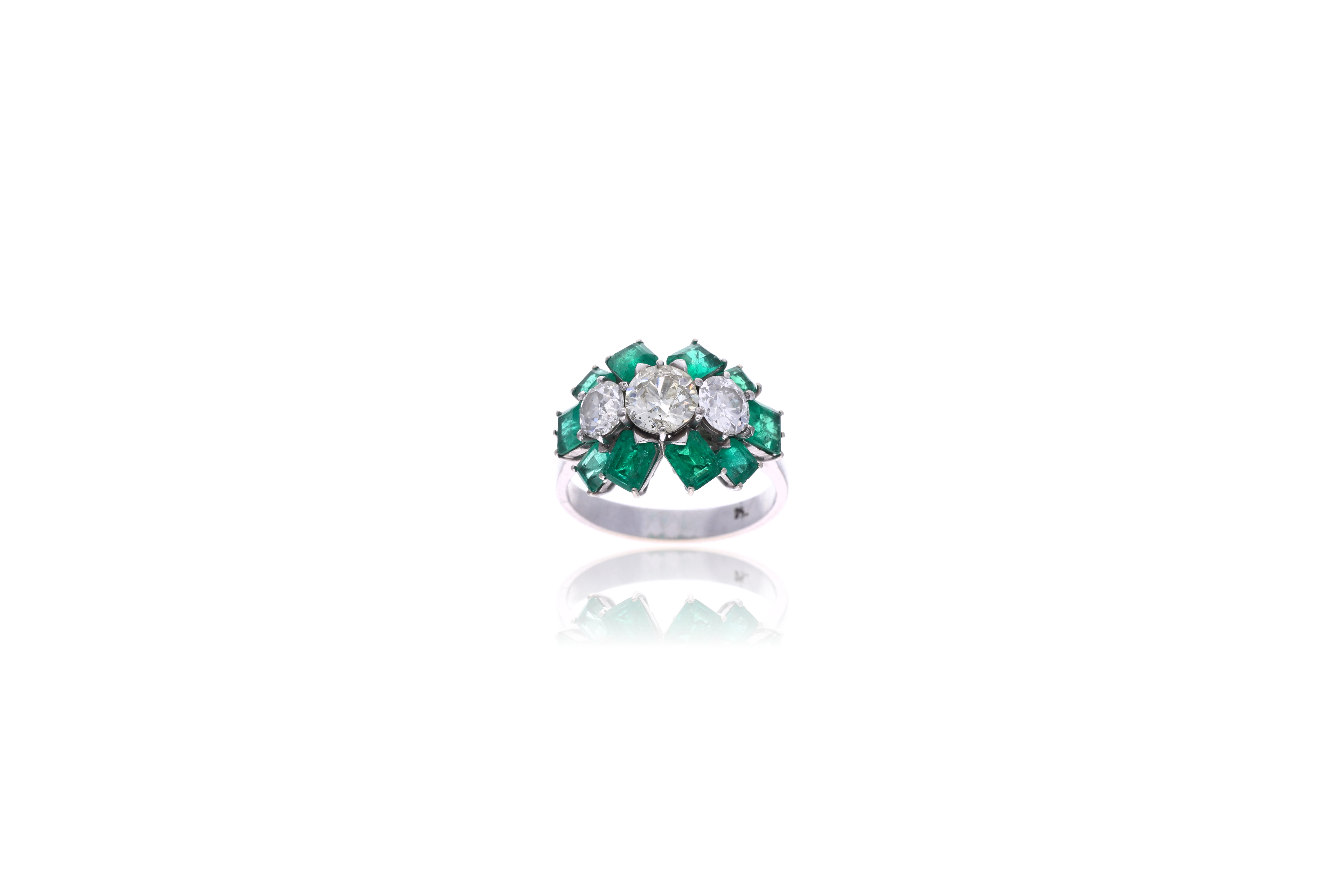 Anello con diamanti e smeraldi - Asta Preziosi