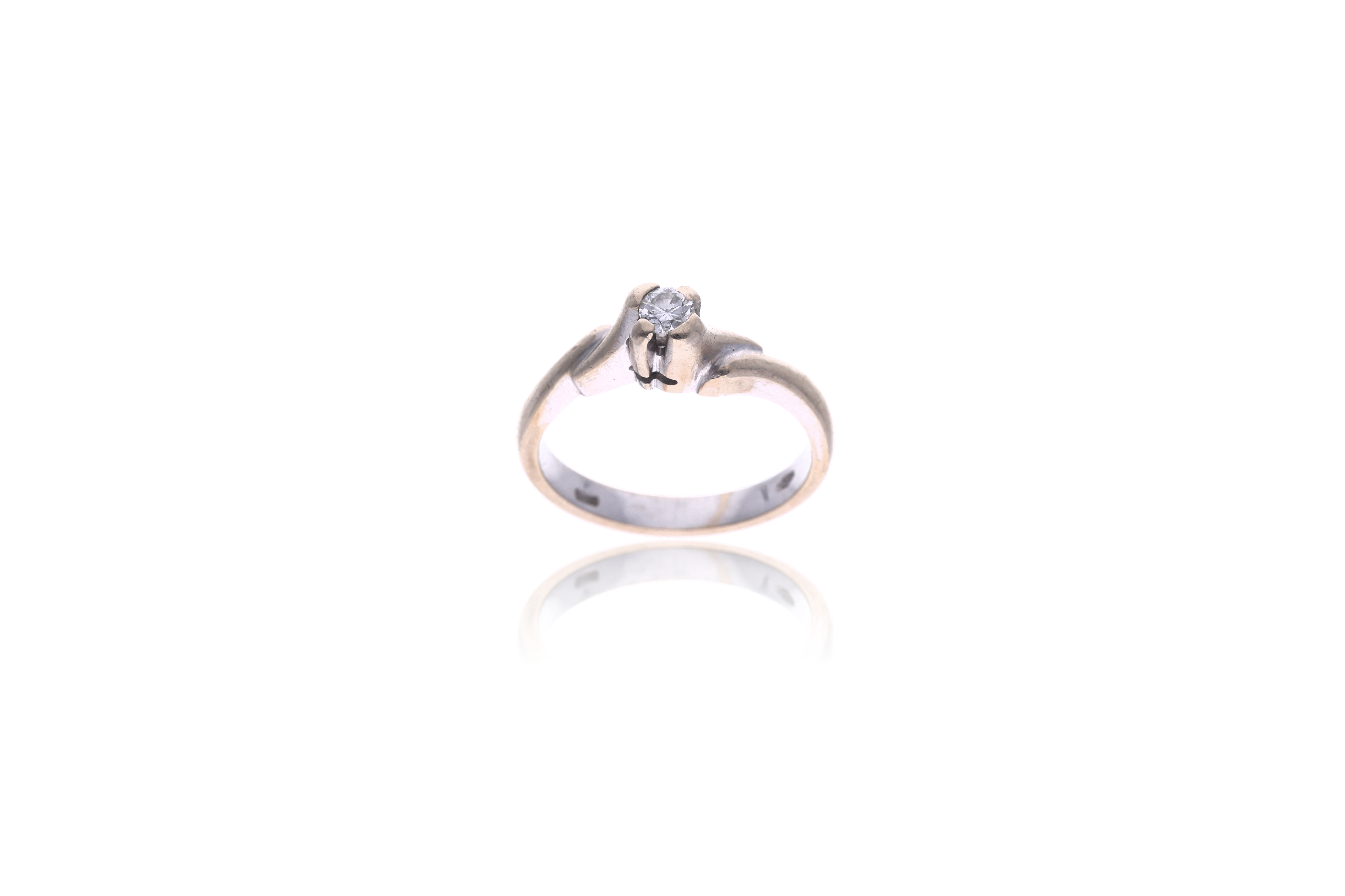 Anello in oro, con diamante - Asta Preziosi