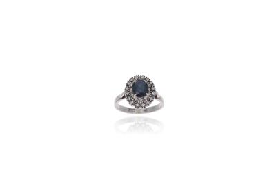Anello in oro con diamanti e zaffiro - Asta Preziosi Anello in oro con diamanti e zaffiro - Asta Preziosi
