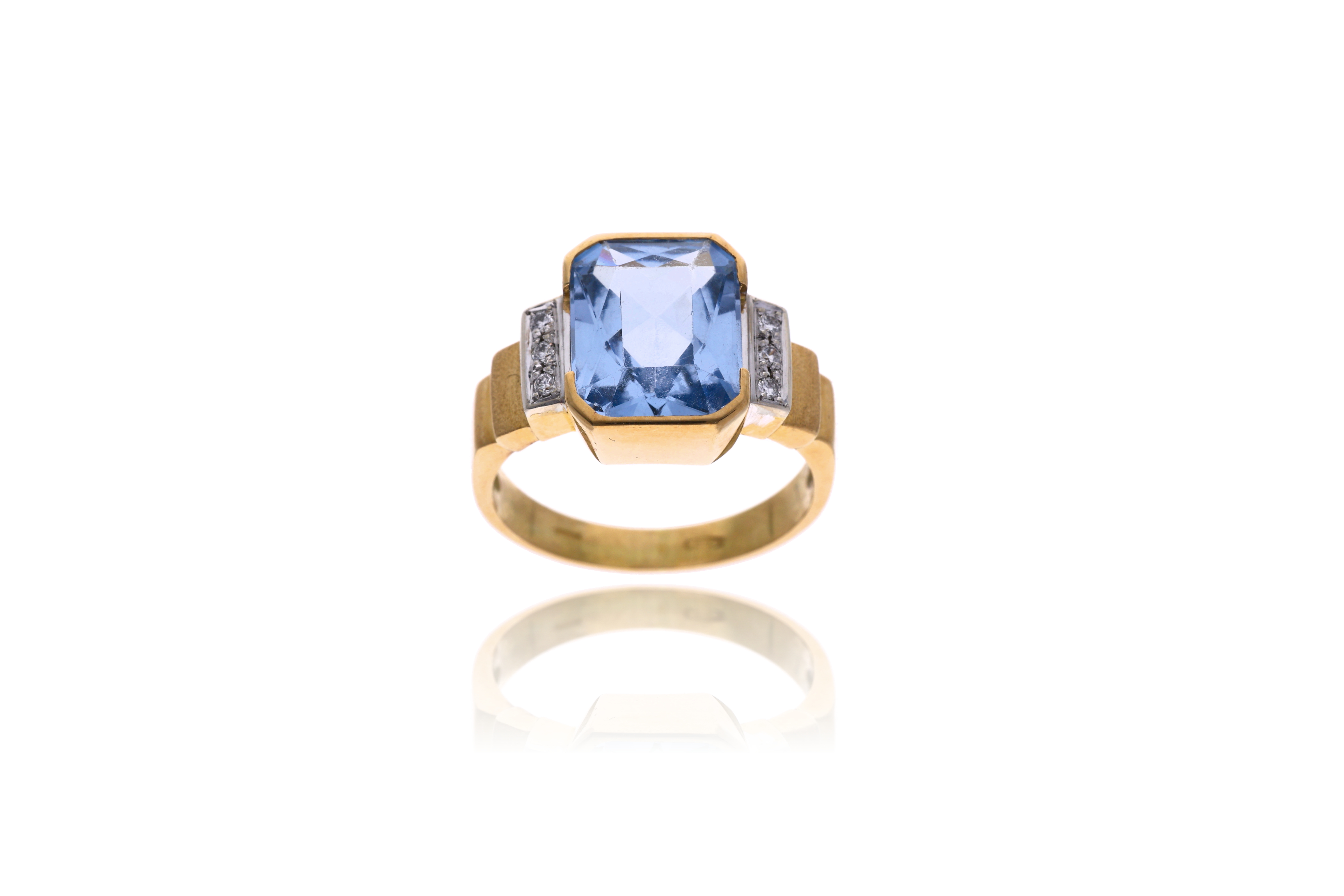 Anello con diamanti e pietra - Asta Preziosi