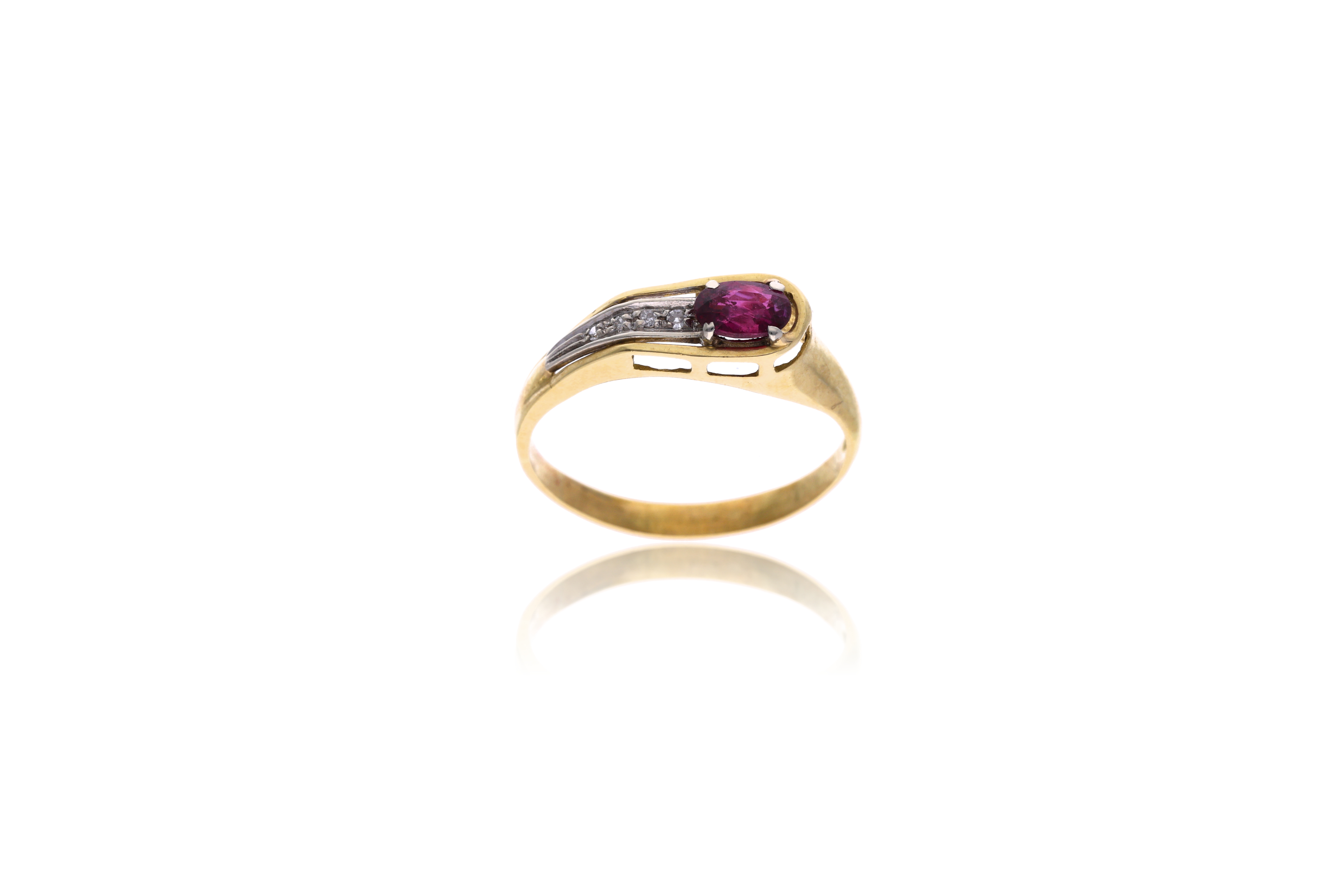 Anello con rubino e diamanti - Asta Preziosi