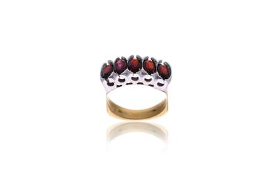 Anello con granati - Asta Preziosi Anello con granati - Asta Preziosi