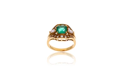 Anello con smeraldo e diamanti - Asta Preziosi Anello con smeraldo e diamanti - Asta Preziosi