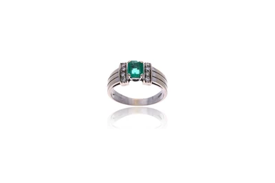 Anello con smeraldo e diamanti - Asta Preziosi Anello con smeraldo e diamanti - Asta Preziosi