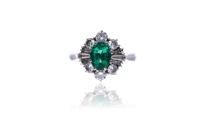 Anello con smeraldo e diamanti - Asta Preziosi