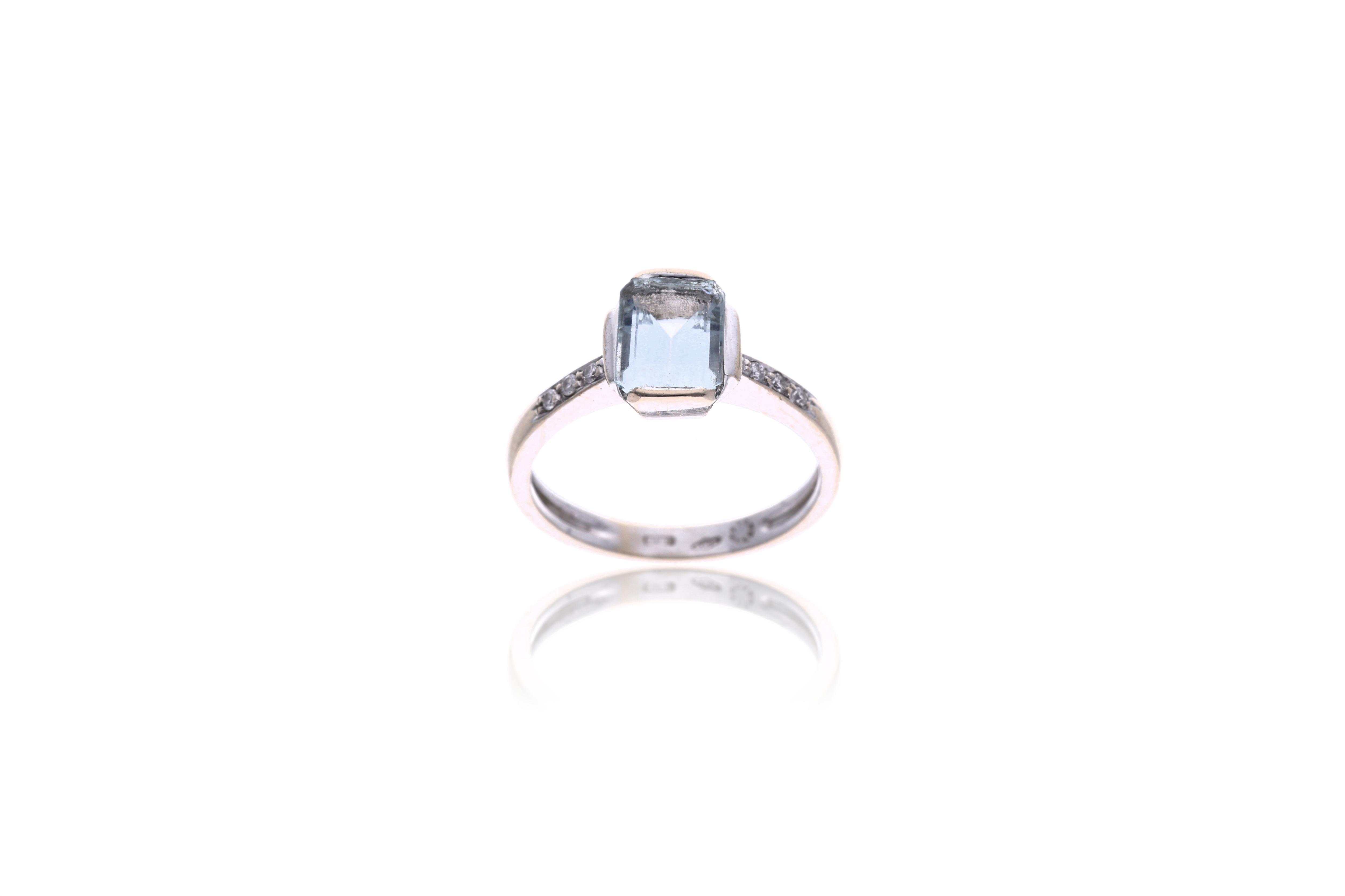 Anello con acquamarina e diamanti - Asta Preziosi