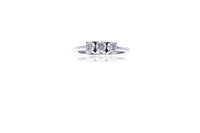 Anello trilogy con diamanti - Asta Preziosi Anello trilogy con diamanti - Asta Preziosi