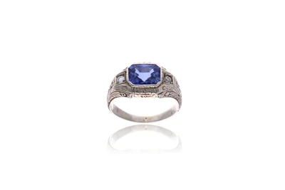 Anello con pietra e diamanti - Asta Preziosi Anello con pietra e diamanti - Asta Preziosi
