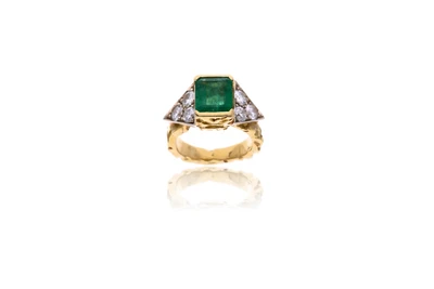 Anello con smeraldo e diamanti - Asta Preziosi Anello con smeraldo e diamanti - Asta Preziosi