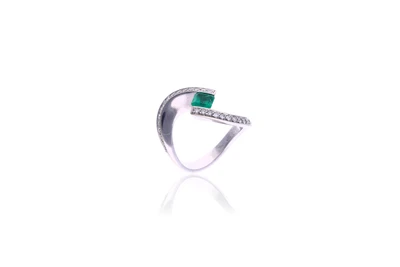 Anello con smeraldo e diamanti - Asta Preziosi Anello con smeraldo e diamanti - Asta Preziosi