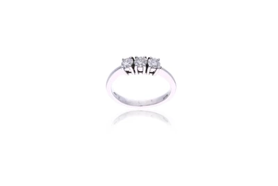 Anello trilogy con diamanti - Asta Preziosi Anello trilogy con diamanti - Asta Preziosi