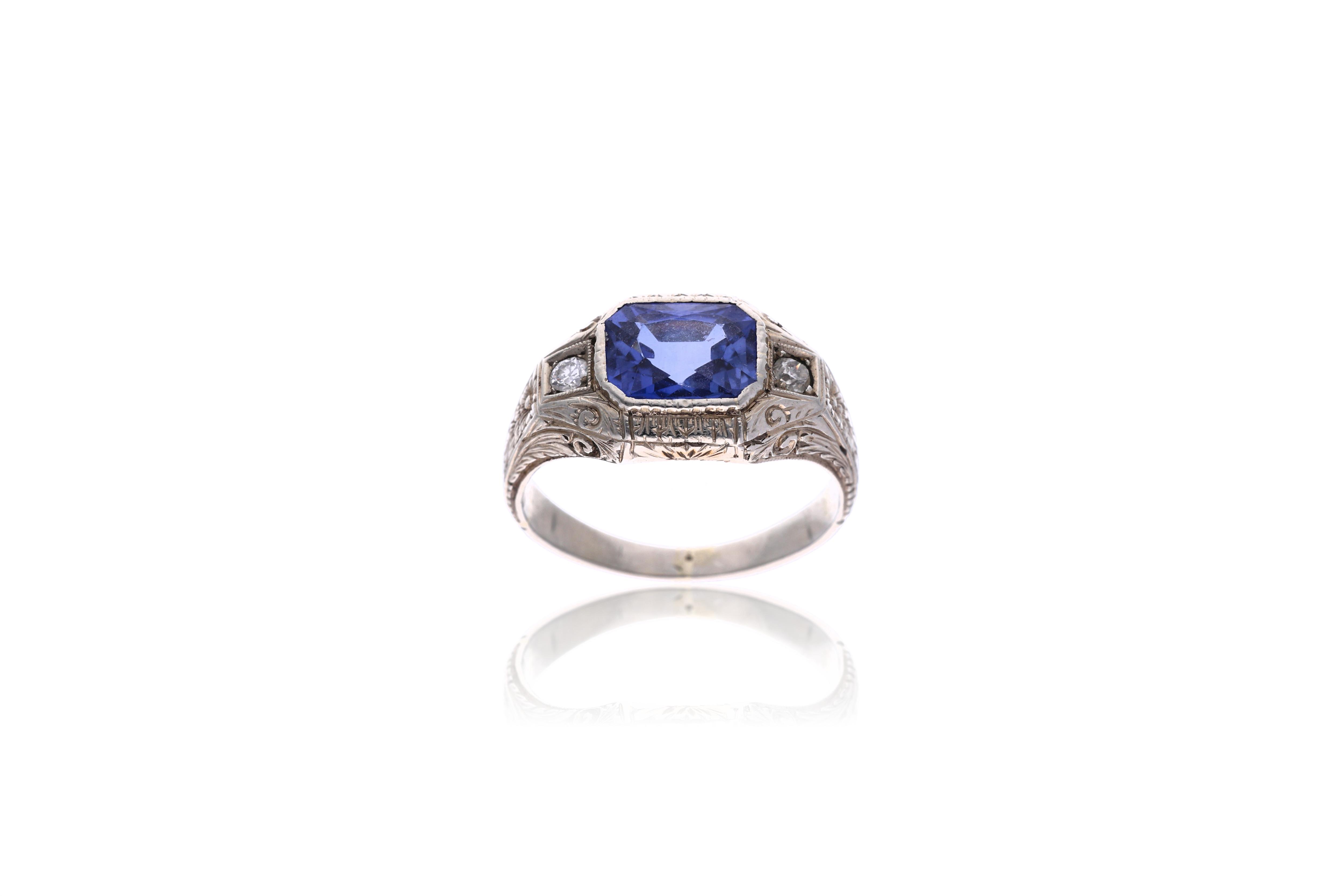 Anello con pietra e diamanti - Asta Preziosi