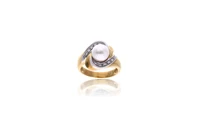 Anello con diamanti e perla - Asta Tesoro Anello con diamanti e perla - Asta Tesoro