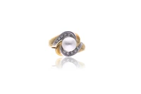 Anello con diamanti e perla - Asta Tesoro Anello con diamanti e perla - Asta Tesoro