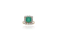 Anello con diamanti e smeraldo - Asta Tesoro Anello con diamanti e smeraldo - Asta Tesoro