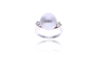 Anello con perla coltivata South Sea e diamanti - Asta Tesoro Anello con perla coltivata South Sea e diamanti - Asta Tesoro