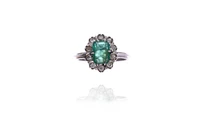 Anello con smeraldo e diamanti - Asta Tesoro Anello con smeraldo e diamanti - Asta Tesoro
