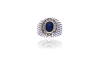 Anello con zaffiro e diamanti - Asta Tesoro Anello con zaffiro e diamanti - Asta Tesoro