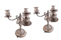Due candelabri in argento 800 - Asta Tesoro Due candelabri in argento 800 - Asta Tesoro
