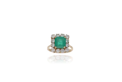 Anello con diamanti e smeraldo - Asta Tesoro Anello con diamanti e smeraldo - Asta Tesoro