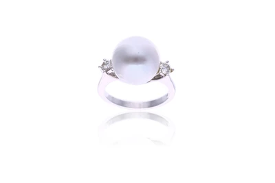 Anello con perla coltivata South Sea e diamanti - Asta Tesoro Anello con perla coltivata South Sea e diamanti - Asta Tesoro