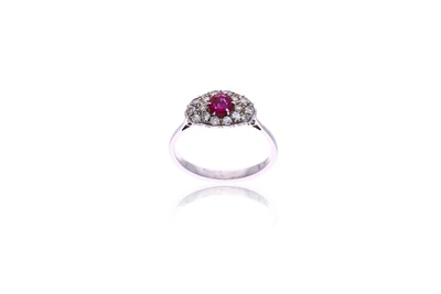 Anello con rubino e diamanti - Asta Tesoro Anello con rubino e diamanti - Asta Tesoro