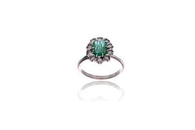 Anello con smeraldo e diamanti - Asta Tesoro Anello con smeraldo e diamanti - Asta Tesoro