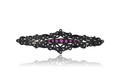 Spilla con diamanti e rubini - Asta Tesoro Spilla con diamanti e rubini - Asta Tesoro