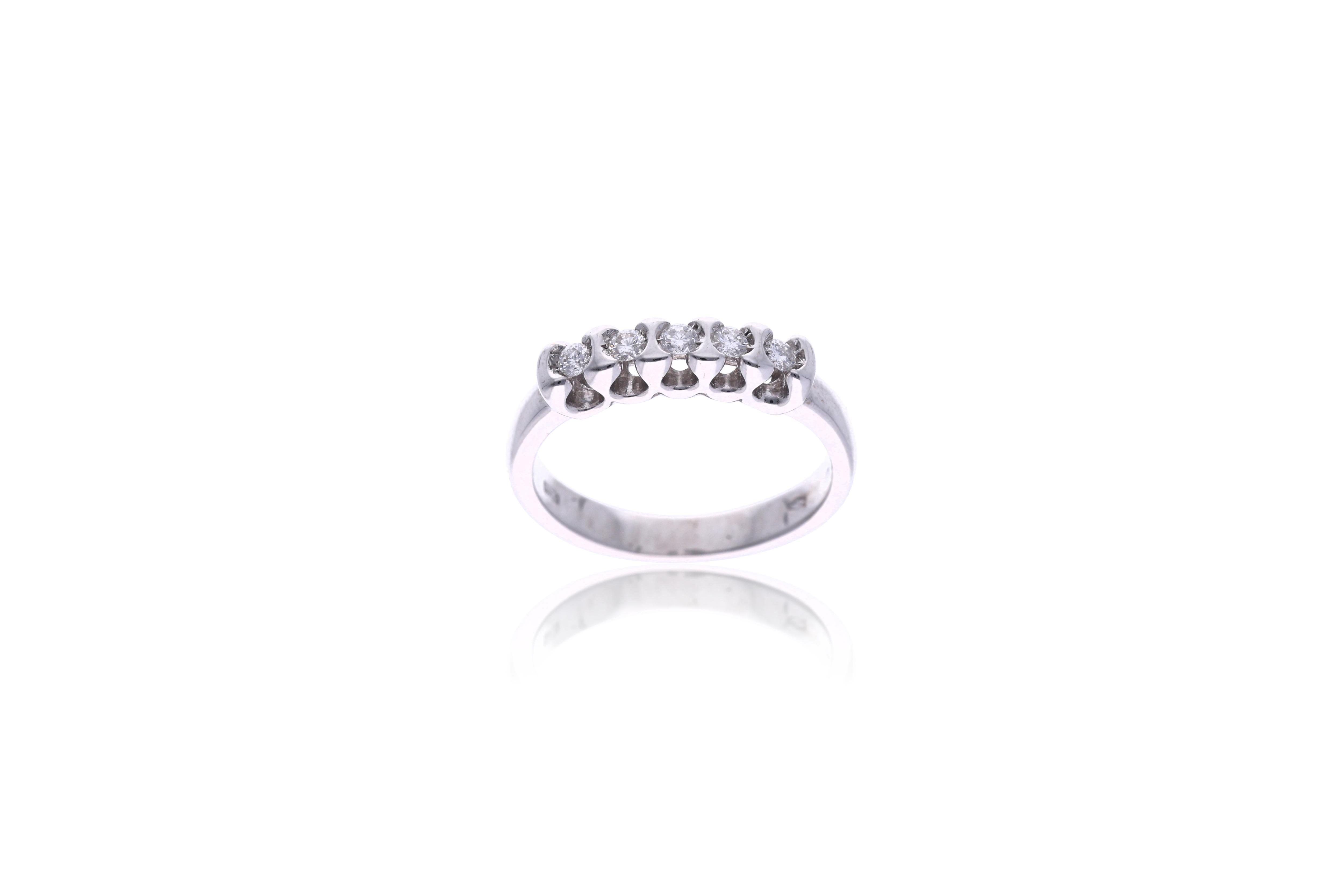 Anello con diamanti - Asta Tesoro