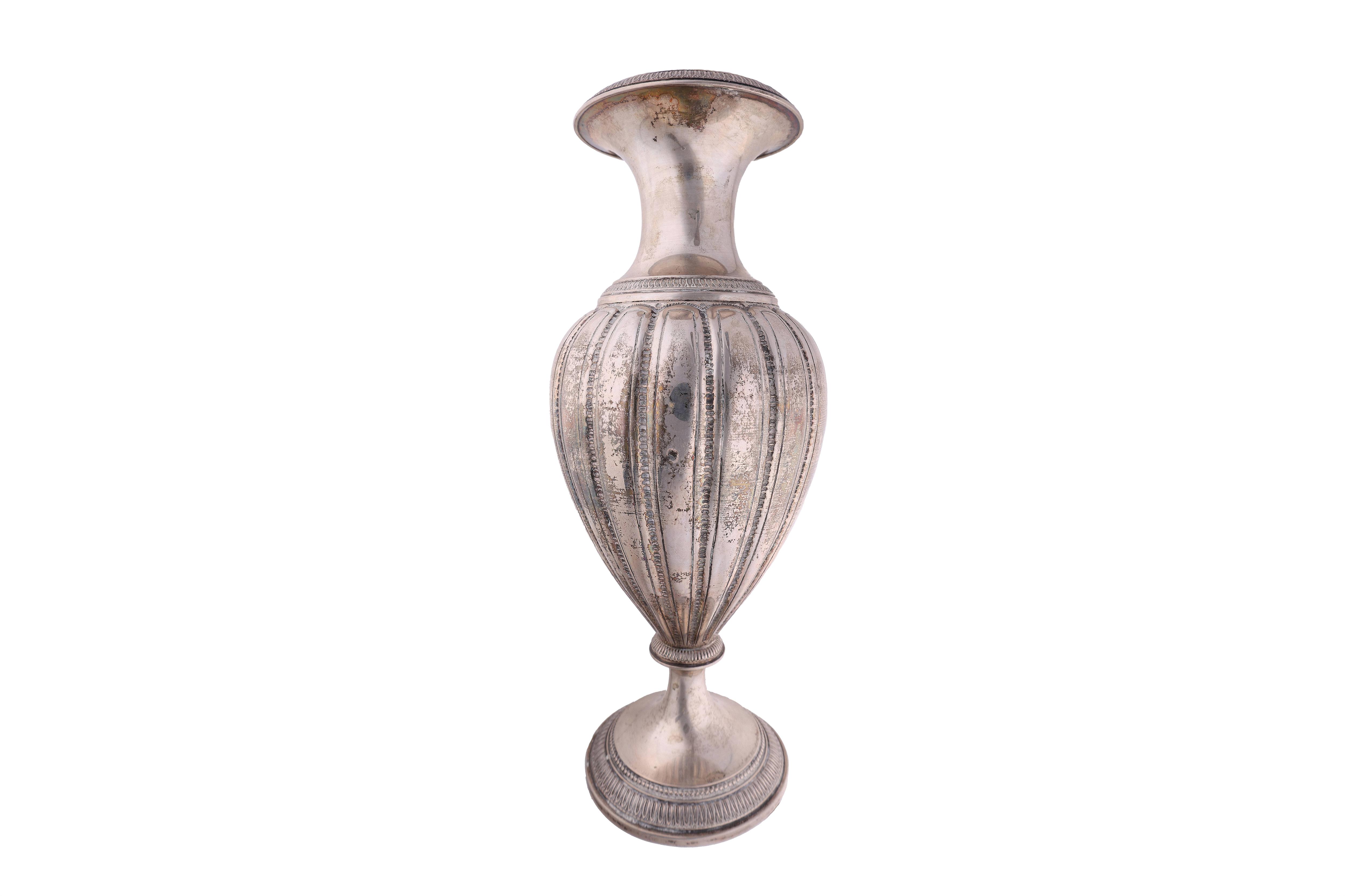 Vaso in argento 800 - Asta Tesoro