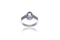 Anello con diamanti e acquamarina - Asta Preziosi Anello con diamanti e acquamarina - Asta Preziosi