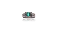Anello con smeraldo e diamanti - Asta Preziosi Anello con smeraldo e diamanti - Asta Preziosi