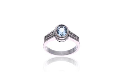 Anello con diamanti e acquamarina - Asta Preziosi Anello con diamanti e acquamarina - Asta Preziosi