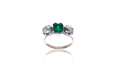 Anello con smeraldo e diamanti - Asta Preziosi Anello con smeraldo e diamanti - Asta Preziosi