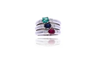 Anello con diamanti, smeraldo, rubino e zaffiro - Asta Preziosi Anello con diamanti, smeraldo, rubino e zaffiro - Asta Preziosi