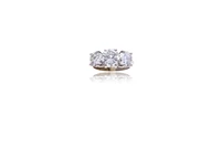 Anello trilogy con diamanti - Asta Preziosi Anello trilogy con diamanti - Asta Preziosi