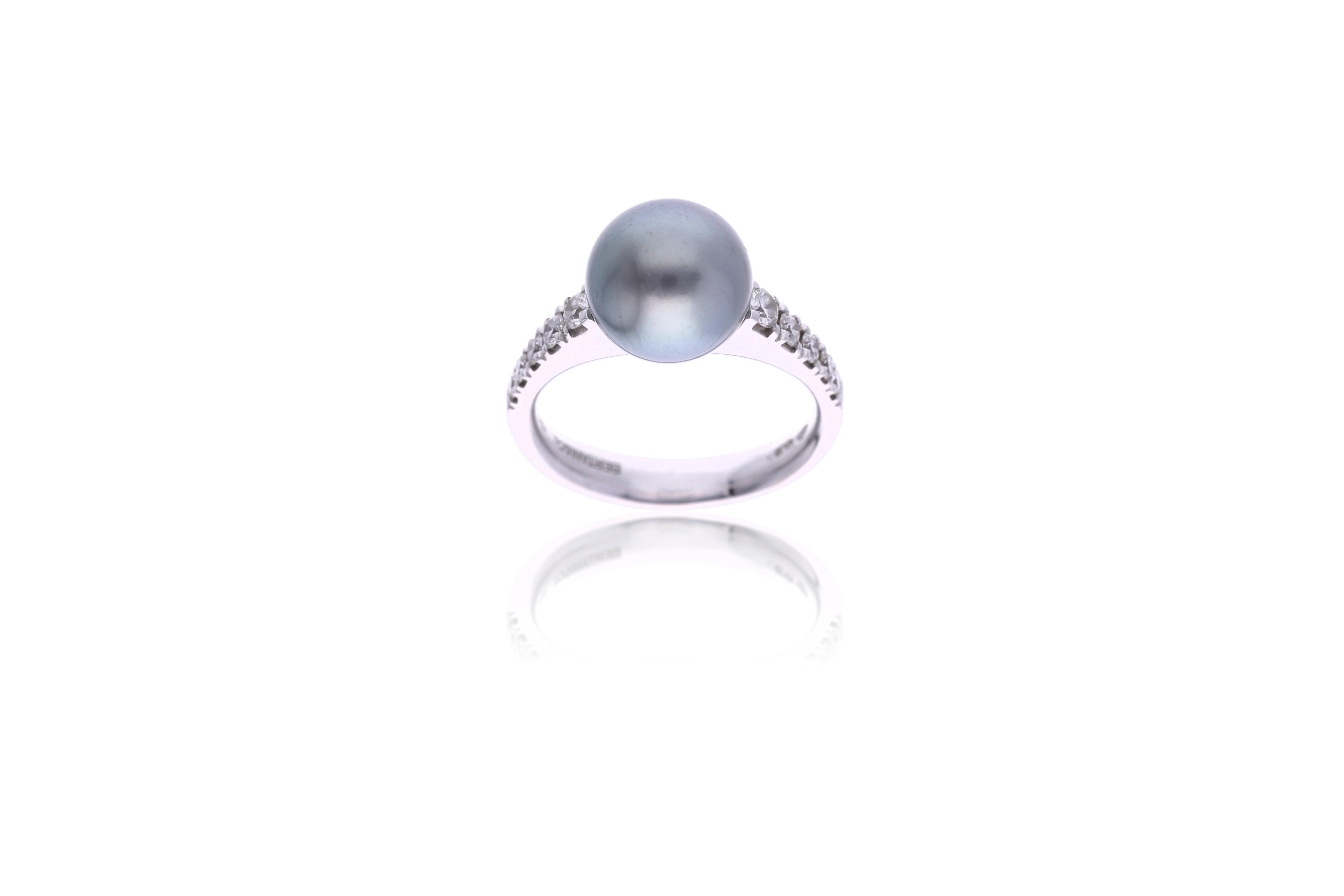 Bertani & Co, anello con perla e diamanti - Asta Preziosi
