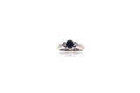Anello con zaffiro e diamanti - Asta Preziosi Anello con zaffiro e diamanti - Asta Preziosi