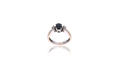 Anello con zaffiro e diamanti - Asta Preziosi Anello con zaffiro e diamanti - Asta Preziosi