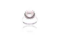 Anello con perla e diamanti - Asta Preziosi Anello con perla e diamanti - Asta Preziosi
