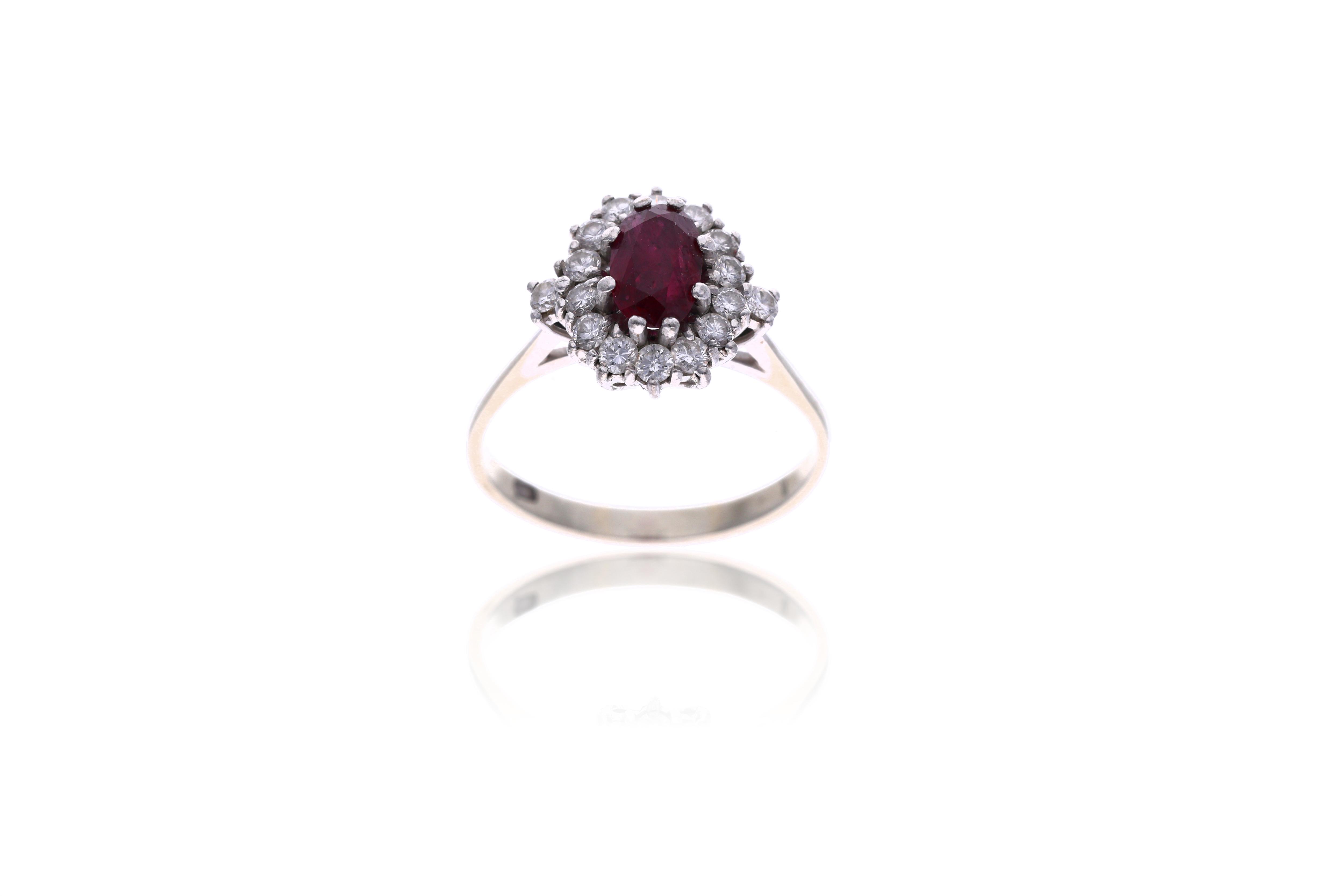 Anello con diamanti e pietra - Asta Preziosi