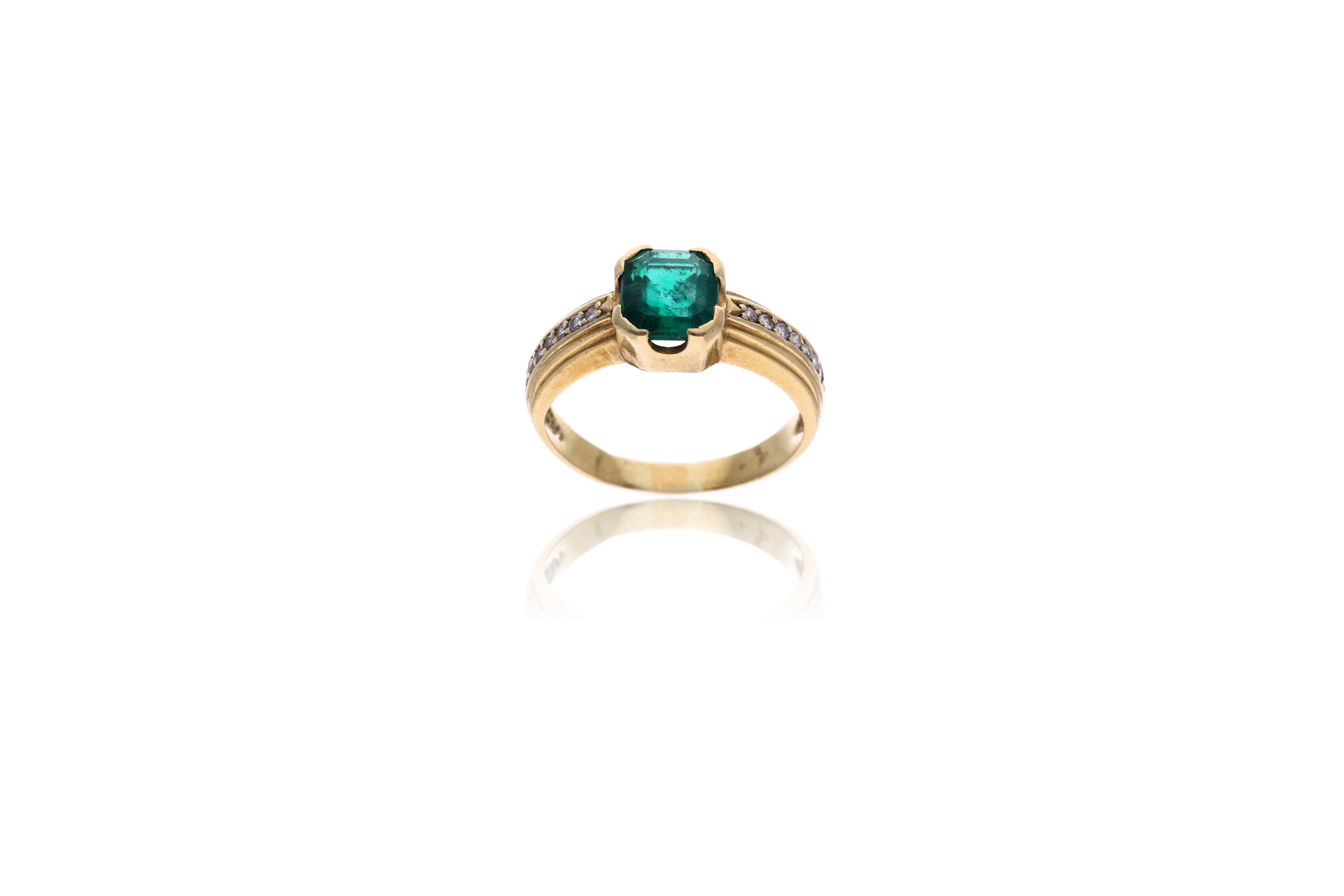 Anello con smeraldo e diamanti - Asta Preziosi