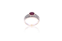 Anello in oro con pietra e diamanti - Asta Preziosi Anello in oro con pietra e diamanti - Asta Preziosi