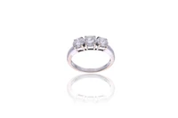 Anello trilogy con diamanti - Asta Preziosi Anello trilogy con diamanti - Asta Preziosi