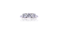 Anello trilogy con diamanti - Asta Preziosi Anello trilogy con diamanti - Asta Preziosi