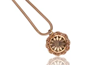 Collana e ciondolo in oro - Asta Preziosi